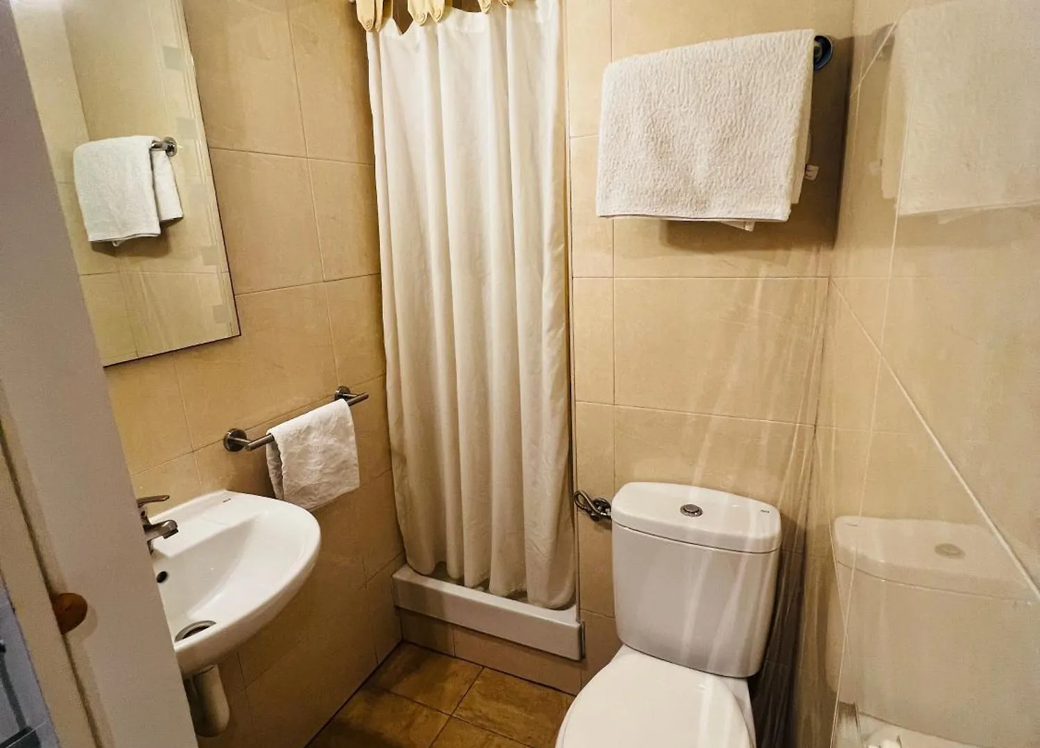 *** Guest house Ciudad Condal Hostal - Paseo De Gracia Barcelona Spain