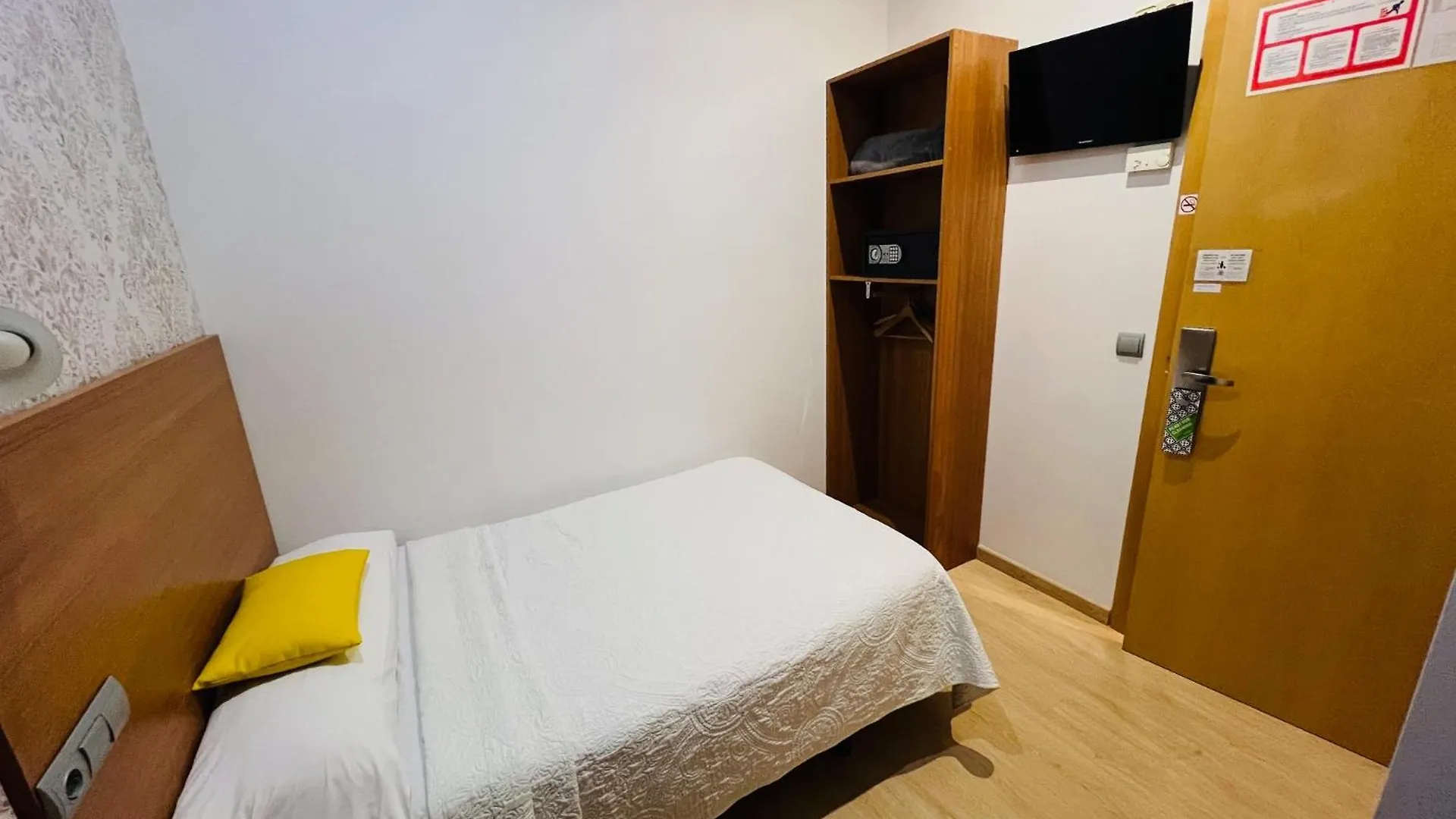 Ciudad Condal Hostal - Paseo De Gracia Barcelona 3*,  Spain