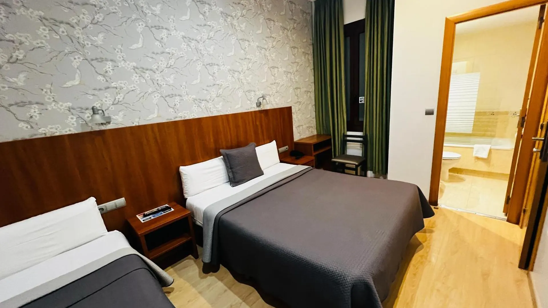 *** Guest house Ciudad Condal Hostal - Paseo De Gracia Barcelona Spain