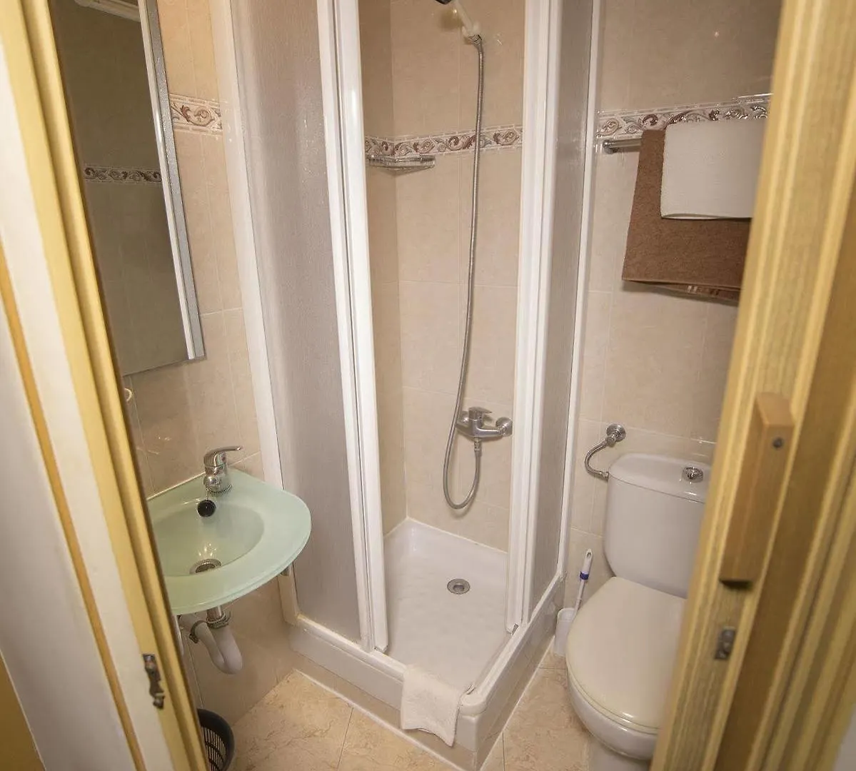 *** Guest house Ciudad Condal Hostal - Paseo De Gracia Barcelona Spain