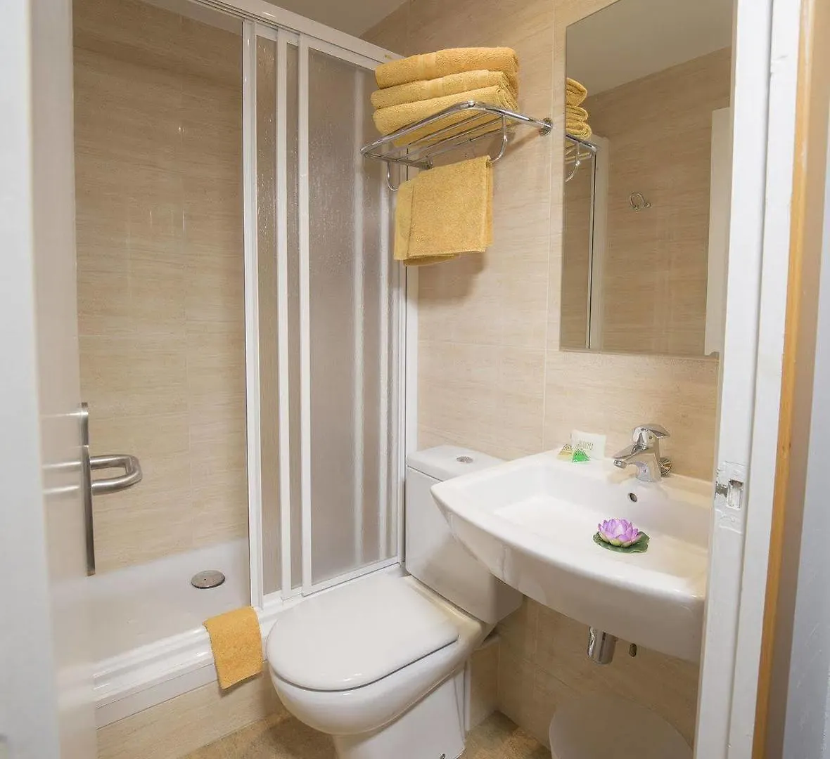 Ciudad Condal Hostal - Paseo De Gracia Barcelona 3*,  Spain