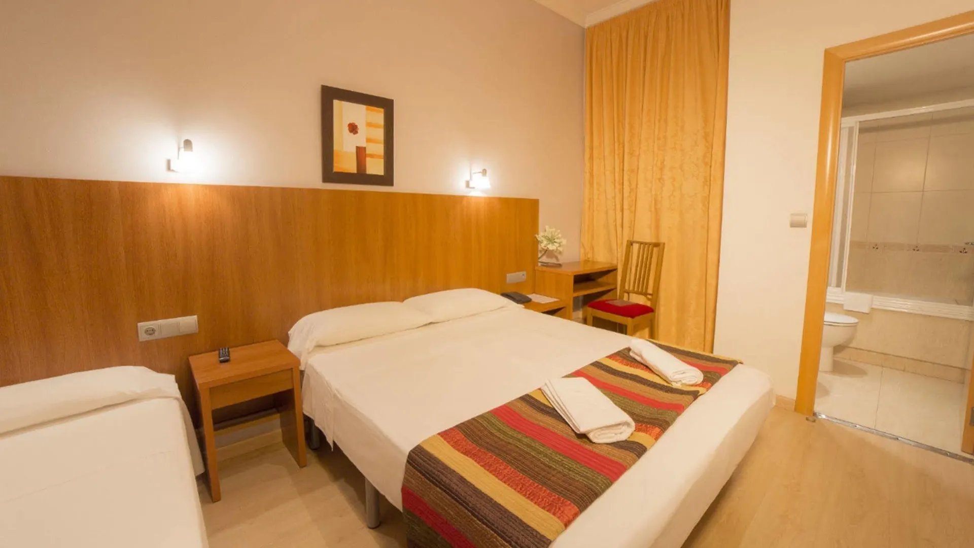 Ciudad Condal Hostal - Paseo De Gracia Barcelona 3*,