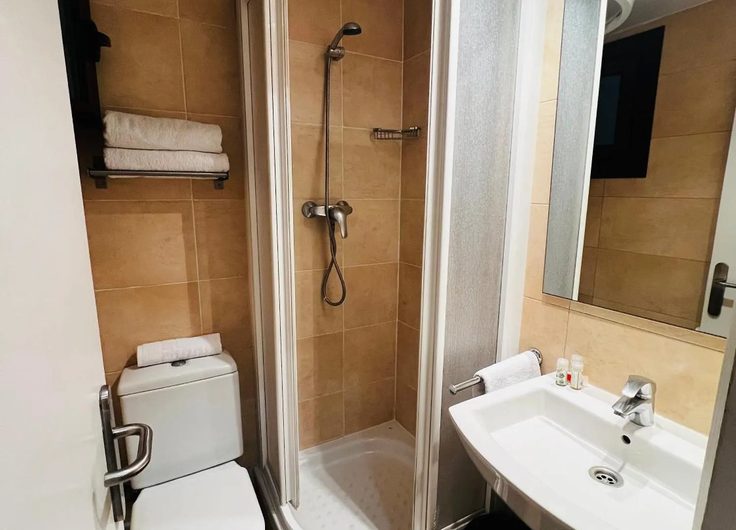 Ciudad Condal Hostal - Paseo De Gracia Barcelona Gasthof