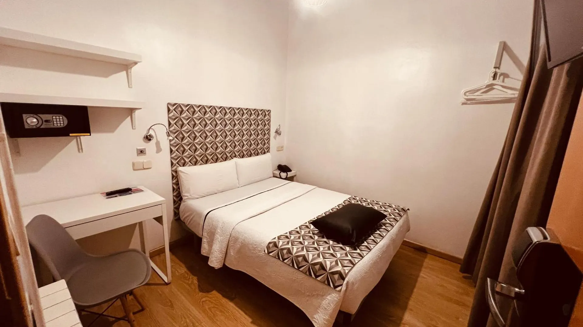 Ciudad Condal Hostal - Paseo De Gracia Barcelona Gasthof