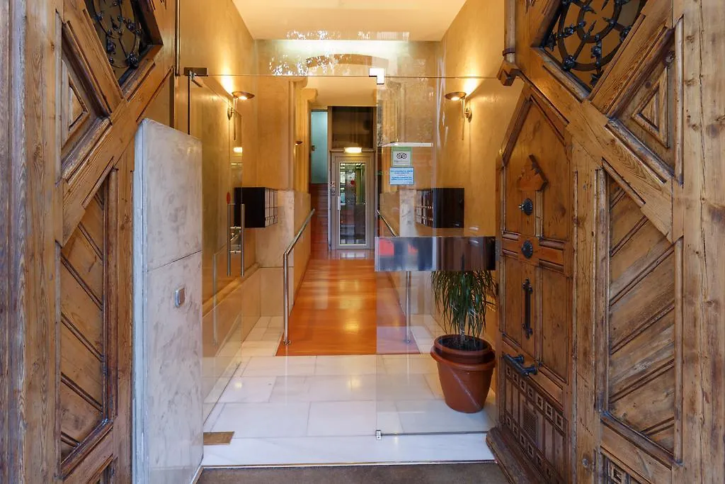 Ciudad Condal Hostal - Paseo De Gracia Barcelona 3*,