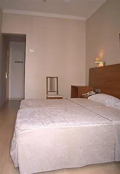 Ciudad Condal Hostal - Paseo De Gracia Barcelona 3*,