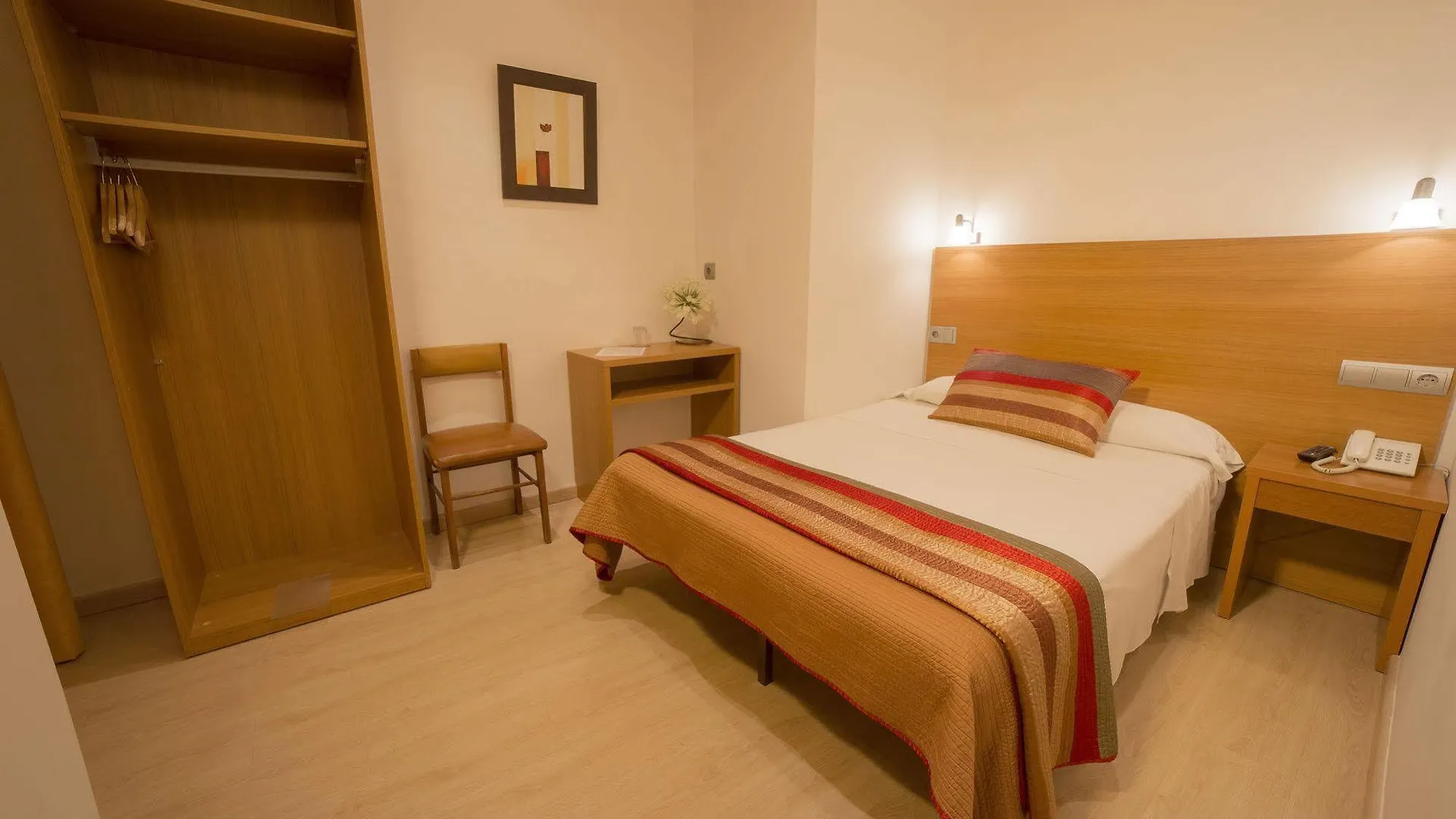 Ciudad Condal Hostal - Paseo De Gracia Barcelona Gasthof